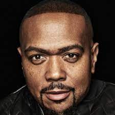 CHRobbinsMusic's tweet image. Timbaland’s innovative use of rhythm and beats in hits for Aaliyah, Justin Timberlake, and Missy Elliott has influenced modern R&amp;amp;B and hip-hop. How important are beats to a song's success? #Timbaland #BeatMaster #RnBHipHopBeat 🥁
x.com/CHRobbinsMusic…