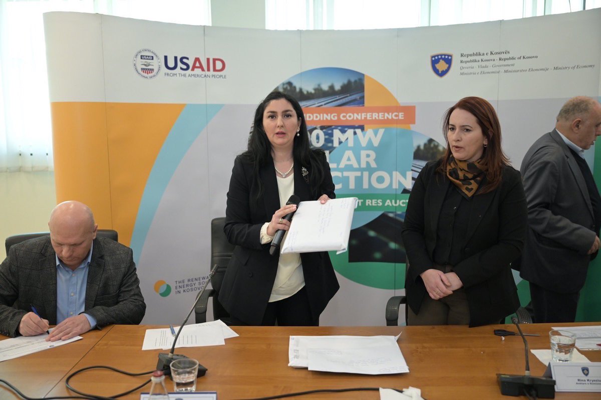 Kosova's first 100MW solar auction's bidding process came to a successful conclusion: we received 6 offers from 🇹🇷, 🇩🇪, 🇫🇷, 🇪🇬,🇨🇭 &amp; 🇽🇰. 

This auction is a proof of our commitment to a sustainable energy sector, and attracting investment through fair and transparent processes.