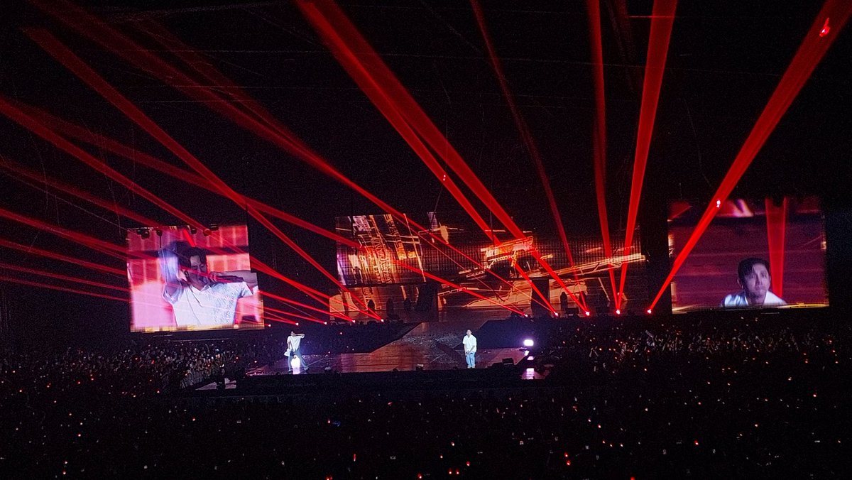 MiiNsmv's tweet photo. นี่นะคะ ลดสเกลแต่ไม่ลดเอฟเฟ็ค เลเซอร์กระแทกตาทุกกเพลง โปรดักชั่นใหญ่เกินฮอลล์มากกก #2024_TVXQ_TOUR_inBANGKOK https://t.co/VxUl9pHXAh