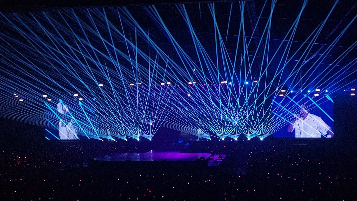 MiiNsmv's tweet photo. นี่นะคะ ลดสเกลแต่ไม่ลดเอฟเฟ็ค เลเซอร์กระแทกตาทุกกเพลง โปรดักชั่นใหญ่เกินฮอลล์มากกก #2024_TVXQ_TOUR_inBANGKOK https://t.co/VxUl9pHXAh