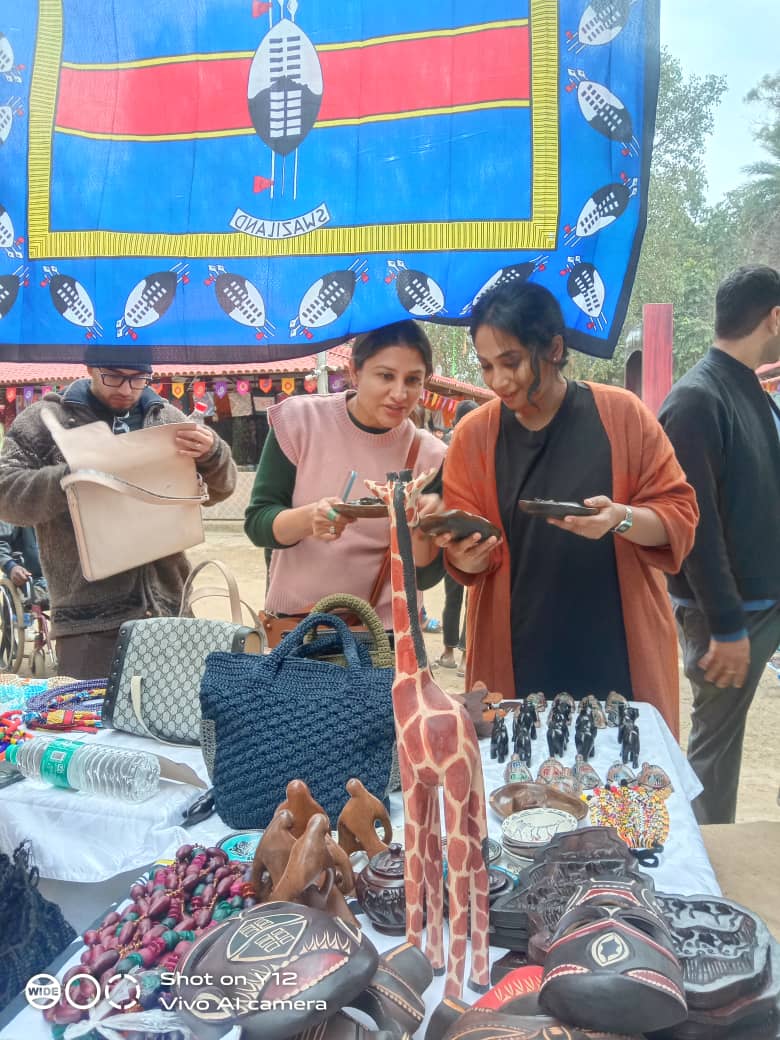 Stall of Eswatini attracts crowds at the @HaryanaTourism Surajkund Mela @EswatiniGovern1 @MfaicSd @TimesofEswatini @EswatinObserver @Eswatini_TV @RussellMDlamini @SedcoEswatini @MEAIndia @prkundal