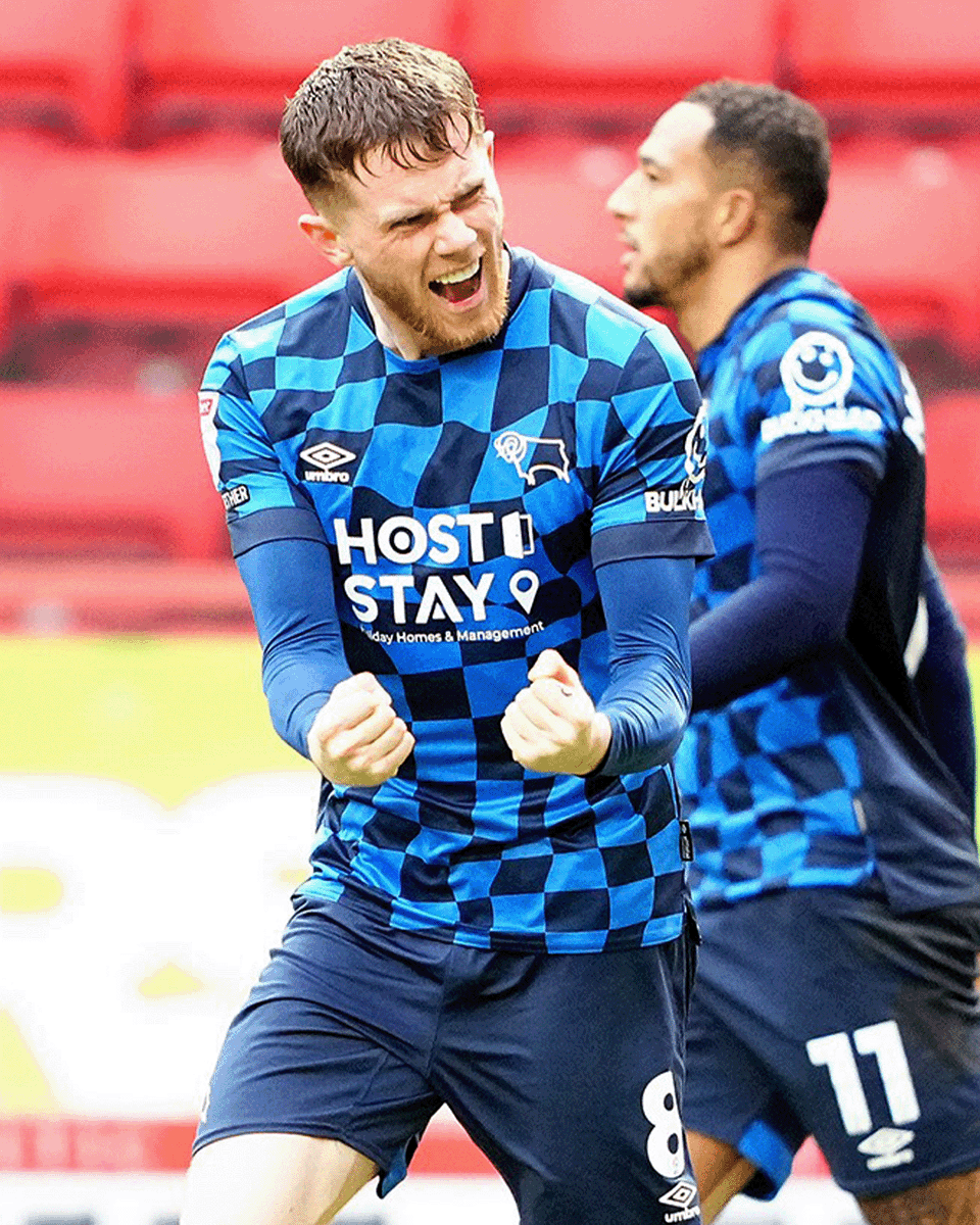 dcfcofficial's tweet photo. 𝗚𝗘𝗧 𝗜𝗡 🖤🤍

#DCFC https://t.co/ajSplt4Obn