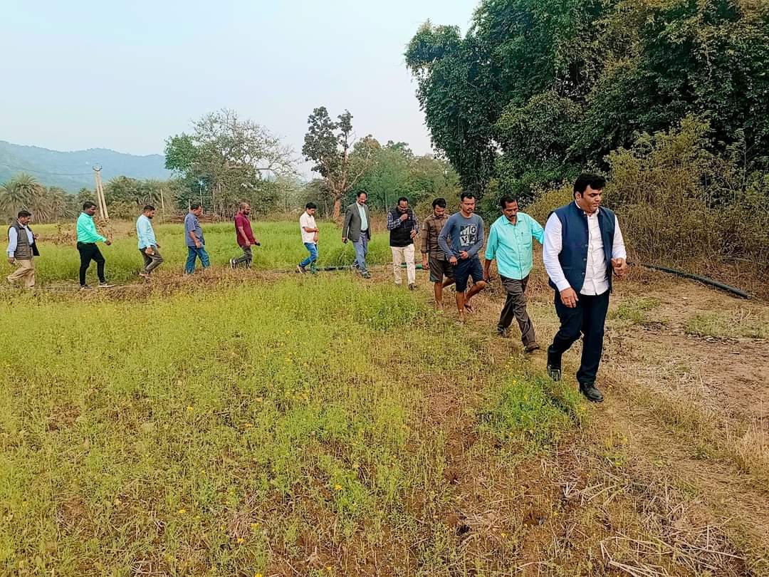 Amaresh_Patri's tweet photo. #OLIC_Sambalpur_Division Review
In presence of Hon'ble MLA Redhakhol #Sj_Rohit_Pujari,Hon'ble MLA Kuchinda #Sj_Kishore_chadra_Naik other MLA #representatives with SE,EE &amp; other officials followed by field visit. @CMO_Odisha @TukuniSahu @_anugarg @MoSarkar5T @OdishaWater @OLICLTD https://t.co/p2J1uAC3kk