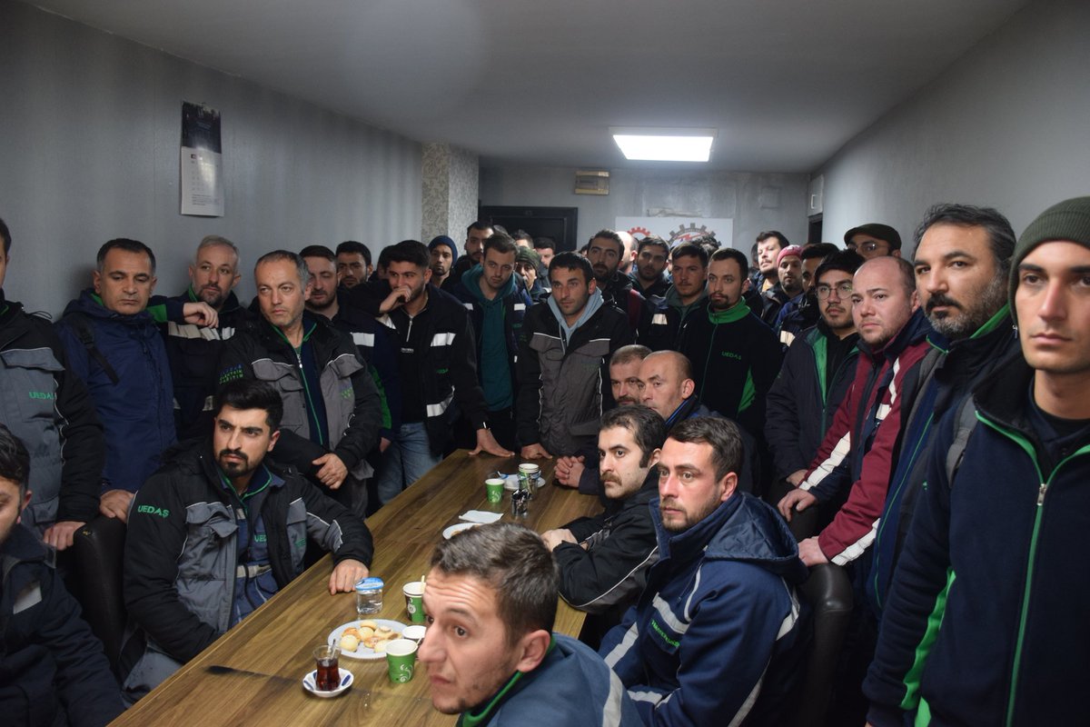 Maaşlarının asgari ücretin altında kalması nedeniyle iş durdurma eylemi başlatan #UEDAŞ emekçilerinin hak mücadelelerinde sonuna kadar arkasındayız. #Bursa Milletvekilimiz Kayıhan Pala ile birlikte Enerji-Sen Güney Marmara Bölge Temsilciliği'ni ziyaret ederek +++