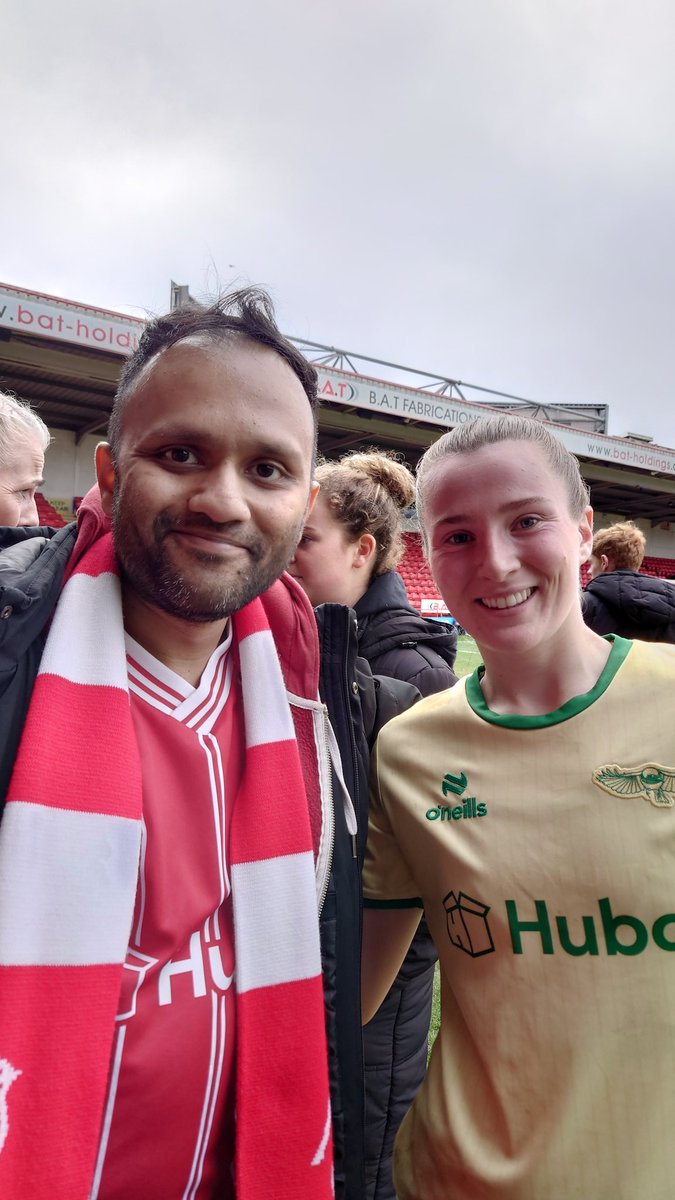 shahanshahan's tweet photo. Thanks for the chat & photos after today's game @carriejones_10 @shaeyanez
#AVLBRC #BristolCity #BarclaysWSL https://t.co/rDq6prVOpc
