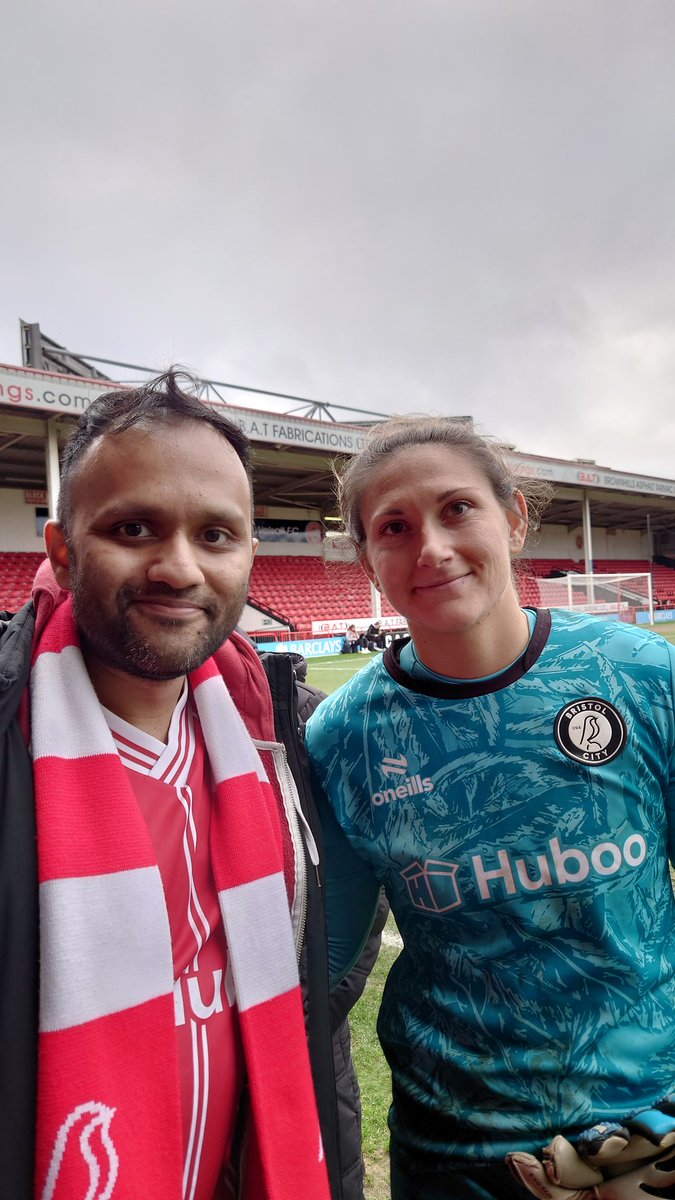 shahanshahan's tweet photo. Thanks for the chat & photos after today's game @carriejones_10 @shaeyanez
#AVLBRC #BristolCity #BarclaysWSL https://t.co/rDq6prVOpc
