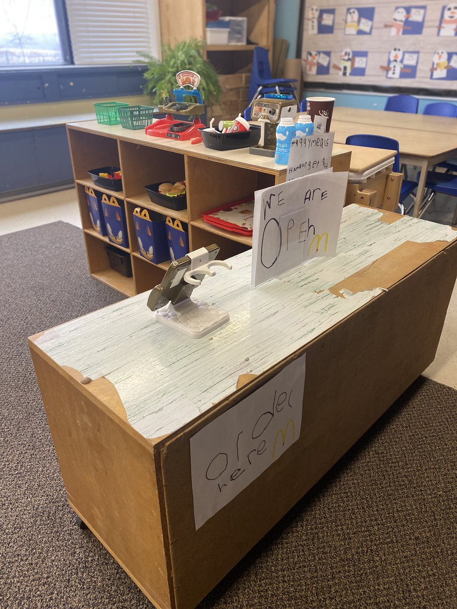 Ss are beyond excited to get to work in our new dramatic play area! Badadadada  I’m Lovin It <a href="/McDonaldsCanada/">McDonald's 🇨🇦</a> <a href="/TVDSBKinder/">TVDSBKindergarten</a>