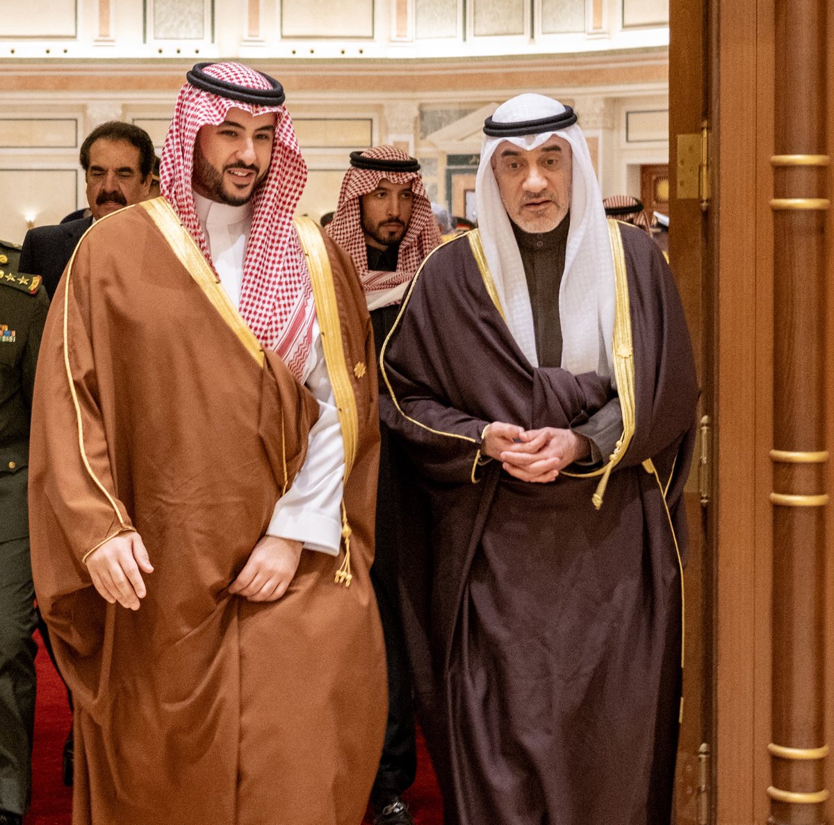 kbsalsaud's tweet photo. التقيت أخي معالي الشيخ فهد يوسف سعود الصباح نائب رئيس مجلس الوزراء ووزير الدفاع ووزير الداخلية بالوكالة بدولة الكويت على هامش الاجتماع الثاني لمجلس وزراء دفاع دول التحالف الإسلامي العسكري لمحاربة الإرهاب.
أكدنا روابطنا الأخوية وبحثنا تعاوننا الدفاعي والتطورات الإقليمية والدولية. https://t.co/JII3dmUXEY