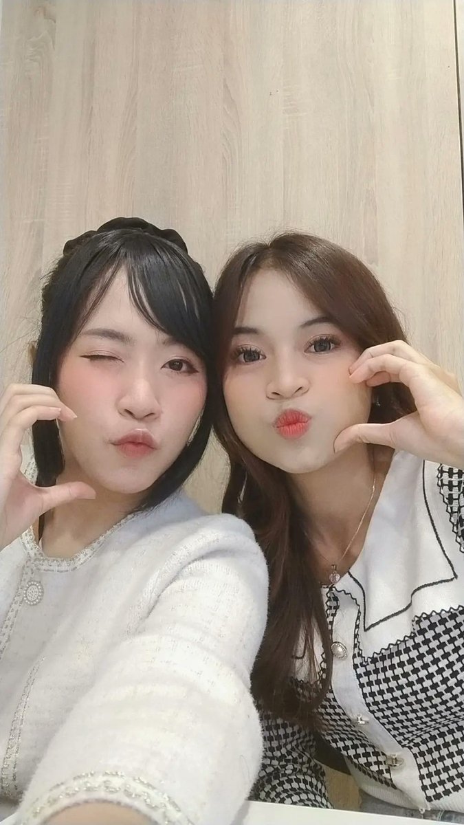 rrifany's tweet photo. Dia jg satu-satunya yg sering bgt ngeyakinin fany buat ngebuka hati ke oranglain, sampe dibantu jg cariin orangnya 😂

Dia adalah garda terdepan yg selalu support dan paling pengen ngeliat fany bahagia sm pasangan fany. Makasih ya sayangku ❤️ https://t.co/CVXL04QS4r