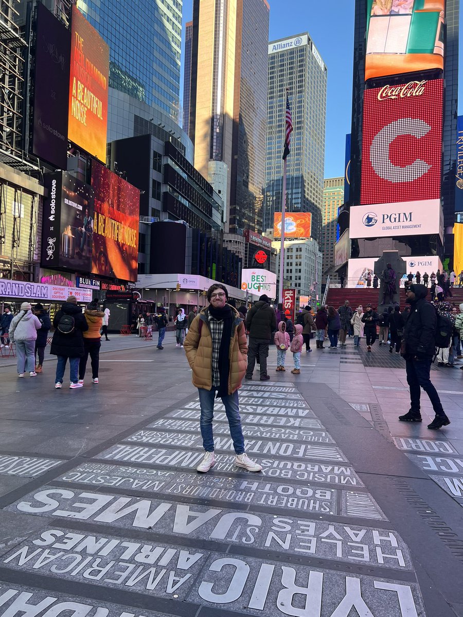 jackolouis13's tweet photo. finally made it to New York and this is literally the happiest i’ve been in months 🥹 https://t.co/EOnm4hfFhd