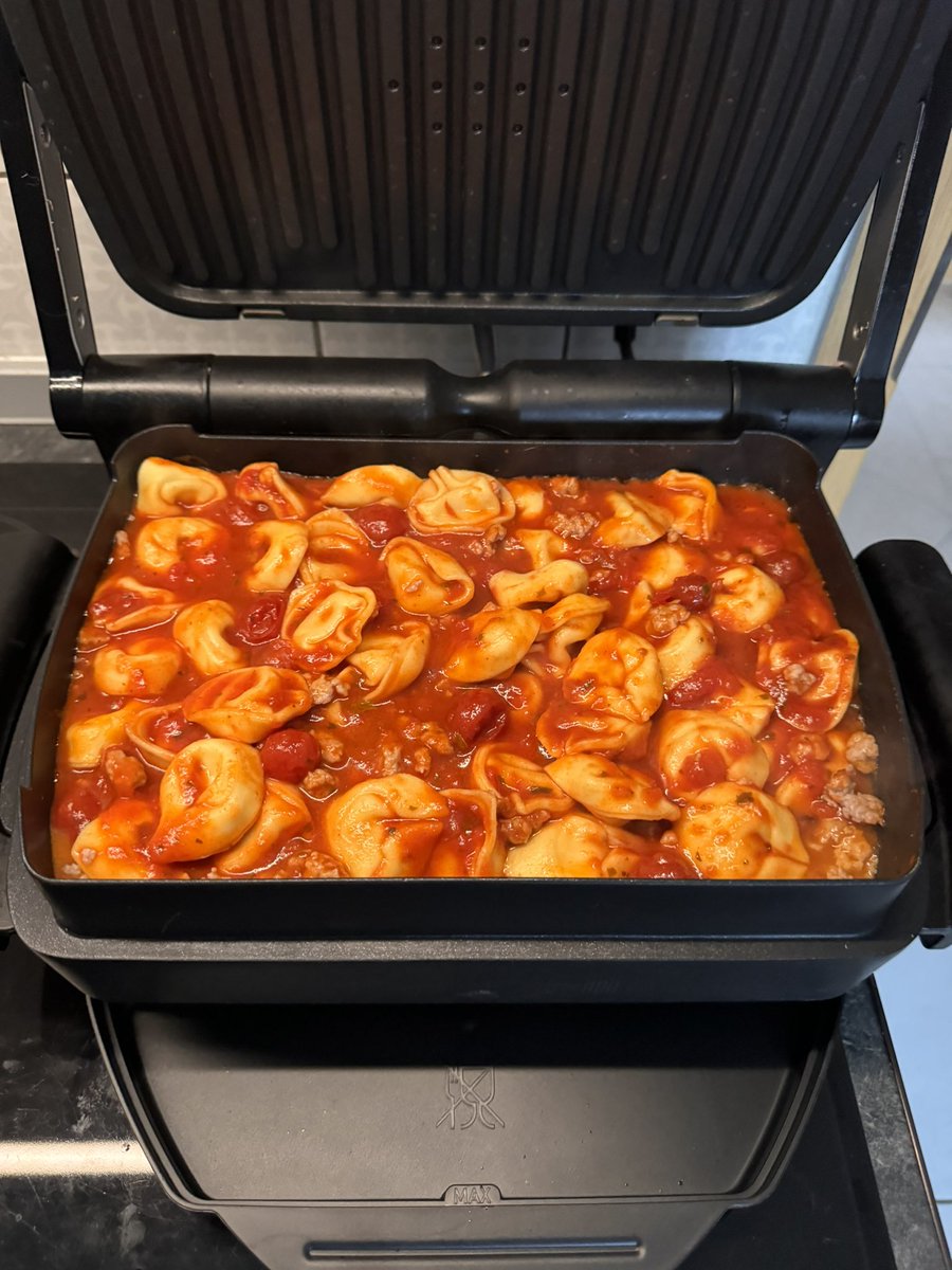 a_valleyman's tweet photo. Heute bei #kochenmitarno Tortellini überbacken im #optigrill https://t.co/D4gaAqhSj2