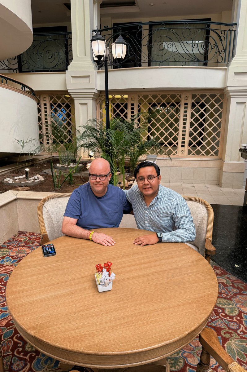 De vuelta en Torreón, desayunando con mi hermano <a href="/JorgeInformando/">Jorge Saucedo</a>. Se vienen buenas cosas para este 2024. Agradezco a todas y a todos por estar al pendiente de mi salud.