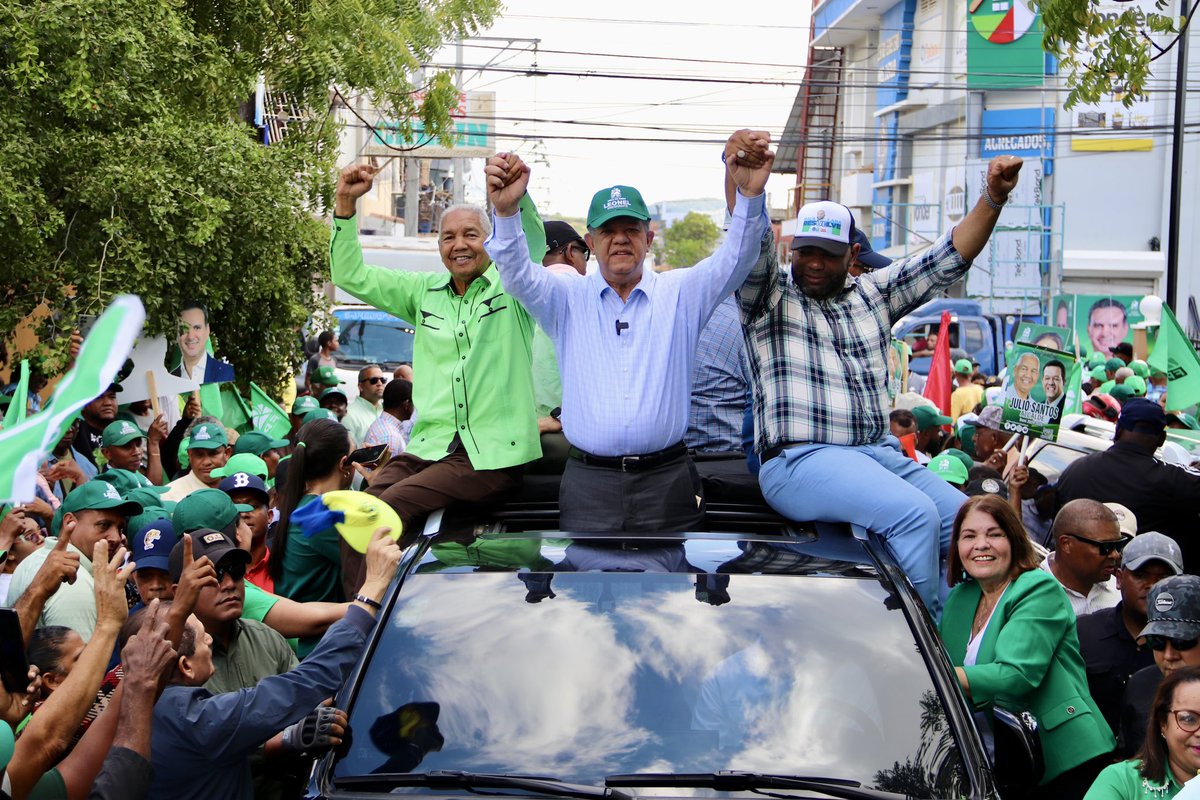 FPcomunica's tweet photo. #FPComunica |

📍Baní, aquí  @LeonelFernandez inicia presentación de candidatos y #CaravanaFP en la región sur.

#Vota3 por la #FuerzaDelPueblo. https://t.co/JhKNv8V25t
