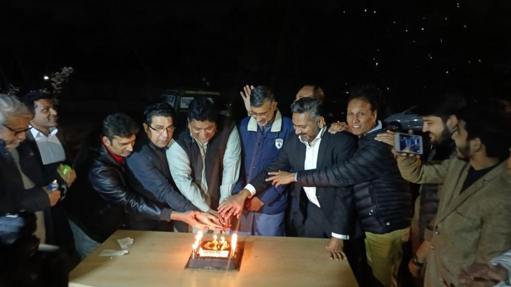 ghulamabbasshah's tweet image. Seventeen years ago on February 3, Electronic Media Reporters Association was founded by a few journalist friends including me. The present president of EMRA Asif Butt held a cake cutting ceremony at #EMRA HQ Lahore where he invited the founding members including me.