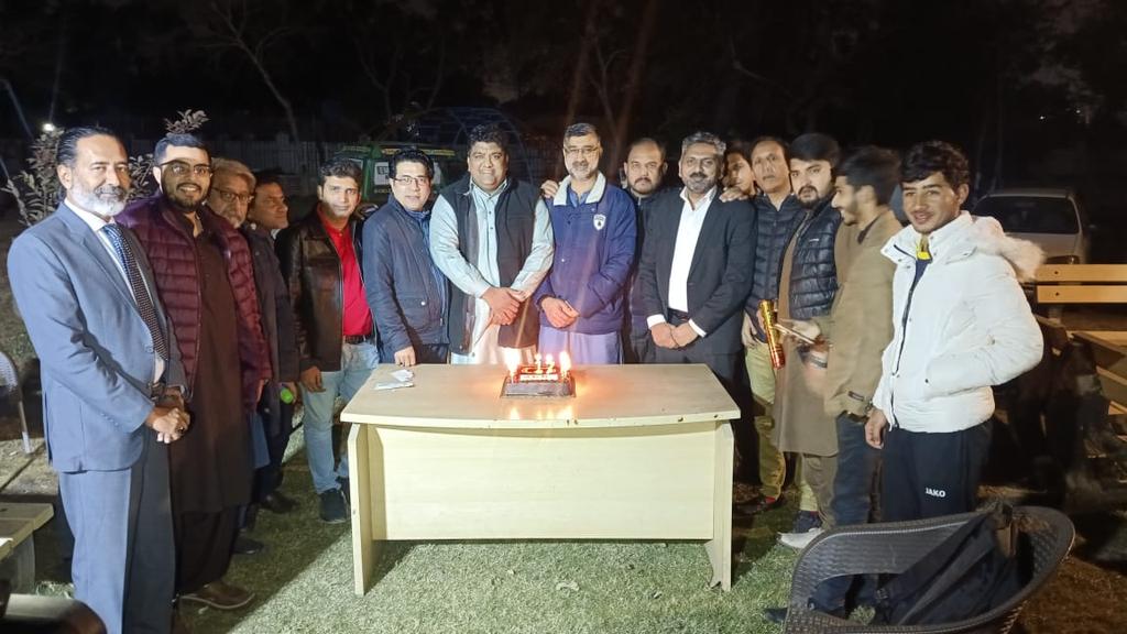 ghulamabbasshah's tweet image. Seventeen years ago on February 3, Electronic Media Reporters Association was founded by a few journalist friends including me. The present president of EMRA Asif Butt held a cake cutting ceremony at #EMRA HQ Lahore where he invited the founding members including me.