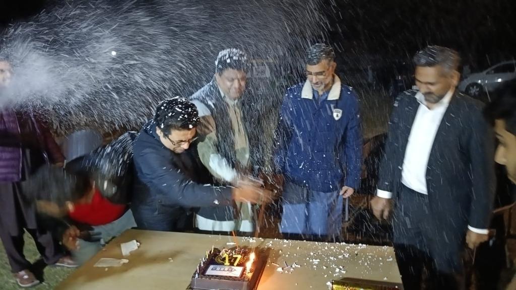 ghulamabbasshah's tweet image. Seventeen years ago on February 3, Electronic Media Reporters Association was founded by a few journalist friends including me. The present president of EMRA Asif Butt held a cake cutting ceremony at #EMRA HQ Lahore where he invited the founding members including me.