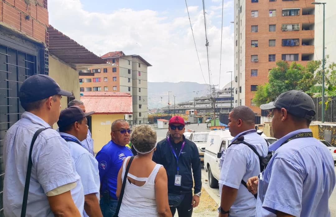 salaprensaCantv's tweet photo. #3Feb La Fuerza Azul de Cantv en Caracas ejecuta labores de mantenimiento a las redes de transmisión, para restituir y optimizar los servicios a usuarios de las parroquias: 

📍La Candelaria
📍Coche
📍El Recreo
📍San Pedro
📍San Bernardino
📍Santa Rosalía
📍Santa Teresa

El despliegue se realiza en articulación con el Poder Popular y brinda atención a los reportes realizados por la VenApp del 1x10 del Buen Gobierno.