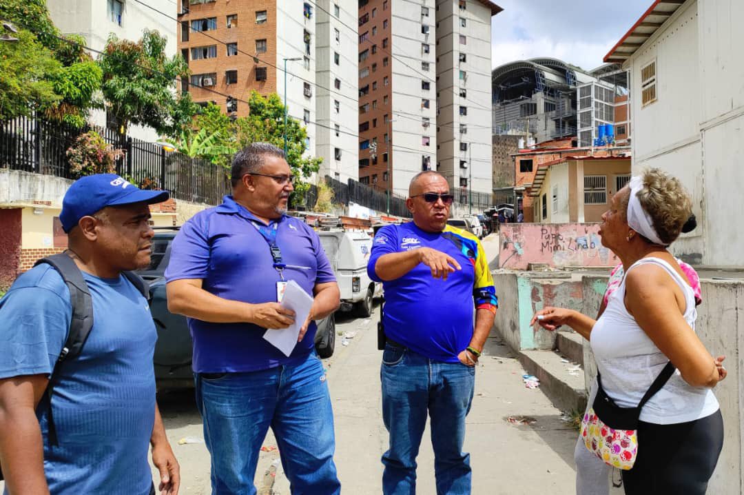 salaprensaCantv's tweet photo. #3Feb La Fuerza Azul de Cantv en Caracas ejecuta labores de mantenimiento a las redes de transmisión, para restituir y optimizar los servicios a usuarios de las parroquias: 

📍La Candelaria
📍Coche
📍El Recreo
📍San Pedro
📍San Bernardino
📍Santa Rosalía
📍Santa Teresa

El despliegue se realiza en articulación con el Poder Popular y brinda atención a los reportes realizados por la VenApp del 1x10 del Buen Gobierno.