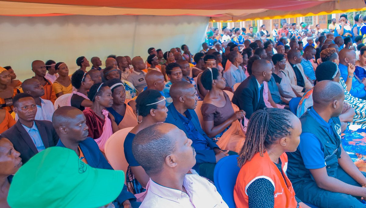 SectorNasho's tweet photo. Ku wa 31 Mutarama 2024 @Nashosector imiryango 50 Yabanaga mumakimbirane yashoje amasomo ya Ndi Inyenyeri mu Muryango; hasezeranywa imiryango 79 yabanaga itarasezeranye. Amiryango yashoje amasomo irishimira ko byayifashije kuva mumakimbirane  bakaba bari amahoro bari gutera imbere https://t.co/PnFVO83dr8