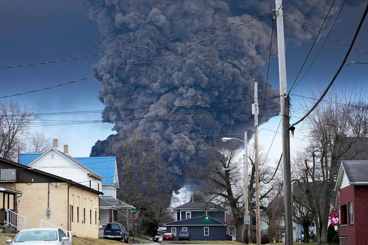 #EstadosUnidos #Ohio #EastPalestine 

¿Recuerdan el #desastre #socioambiental de 2023 que involucro a un #tren de la empresa #NorfolkSouthern?



Adivinen quien era #accionista: #BlackRock.