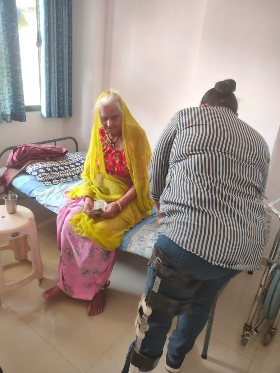 nvkp_1234's tweet photo. @devusinh @narendramodi @IndiaPostOffice @PMOIndia @AshwiniVaishnaw Serving AEPS facility to Senior Citizen Person at home by Bhadaj  village BPM, SO: Santej, Kalol Sub Division , Gandhinagar Division Gujarat even though she is Physically challenged woman. https://t.co/znPXKzYvlZ