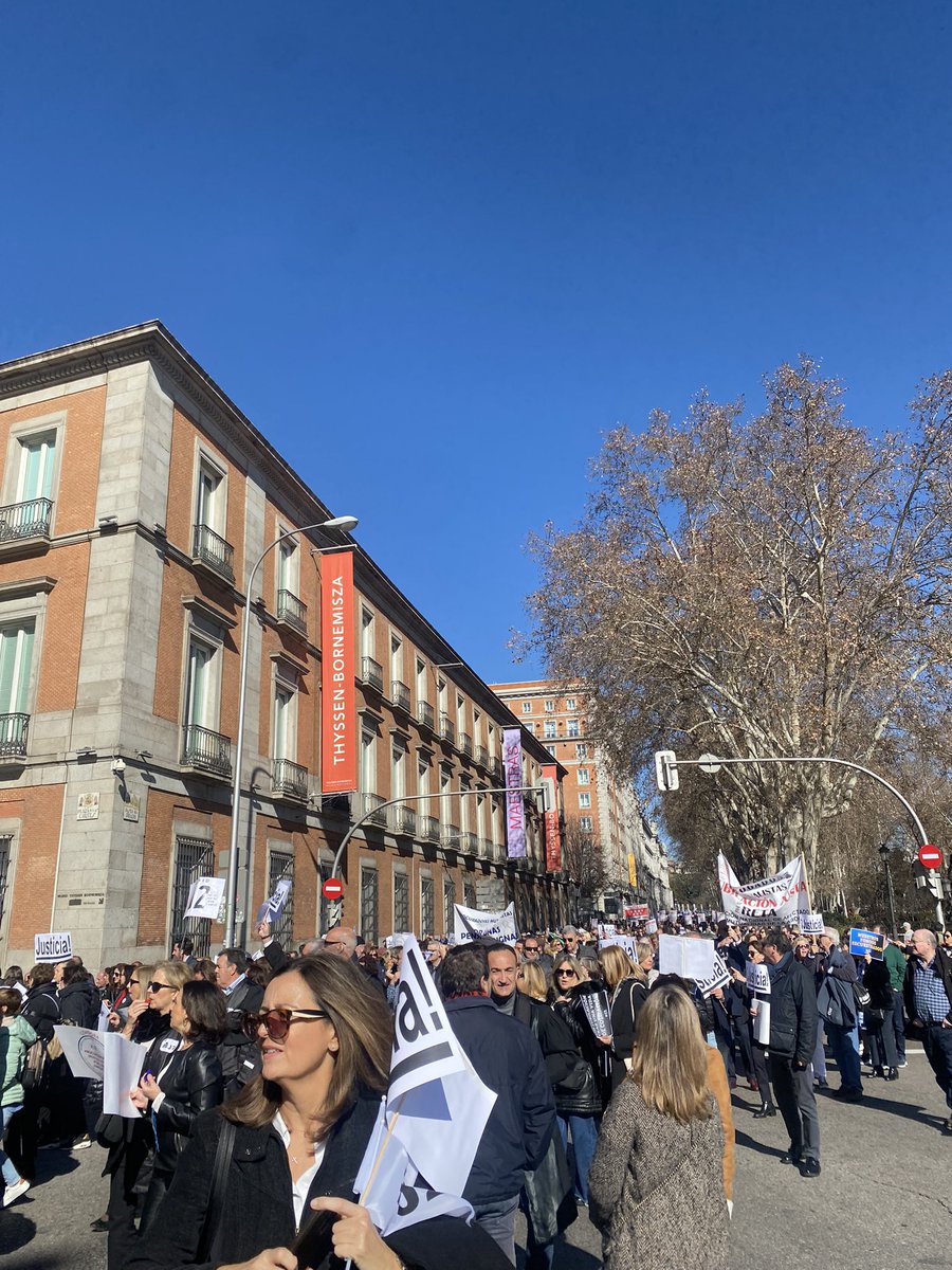 PilucaAbogado's tweet photo. @EnriqueSanz_MGA Madre mía Kike, ojo el ruido que hacen estos 4 🐈‍⬛ #Lomanaganaremos #ANAMA #TodosSomosJ2 #PensionesDignas #AbogaciaComprometida #VaXTodos #YoVoy3FMadrid https://t.co/H9AwEmVhFe