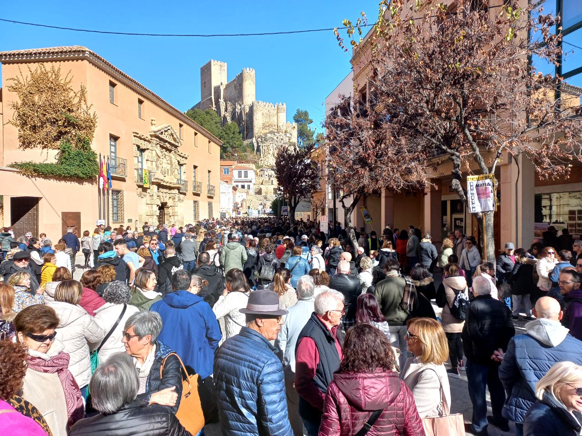 jlgarciagascon's tweet photo. Almansa se levanta contra el modelo vertedero del gobierno de Castilla-La Mancha. Unos pueblos sufren macrogranjas y otros los estercoleros de sus residuos; dos caras de la misma moneda. Solo nuestro proyecto de región ecologista trae esperanza ¡Juntas en la lucha @StopBiogas! https://t.co/uyGwcg3UJB