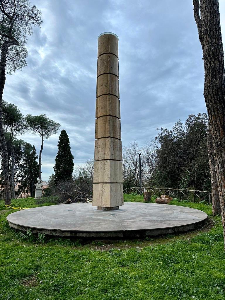 El fascismo ha tratado de mancillar la memoria y el legado bolivariano en el Monte Sacro de Roma.

Con los ataques al monumento a nuestro Libertador Simón Bolívar se pretende golpear a toda Latinoamérica y su ideal de libertad y soberanía.

Ninguna acción nos apartará de este