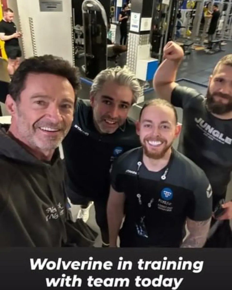 🧵A collection of Hugh taking snaps with folks he's met while touring around London and Ireland in recent days. Love the smiles! #hughjackman #thehughjackman 

📷: FLYEFit