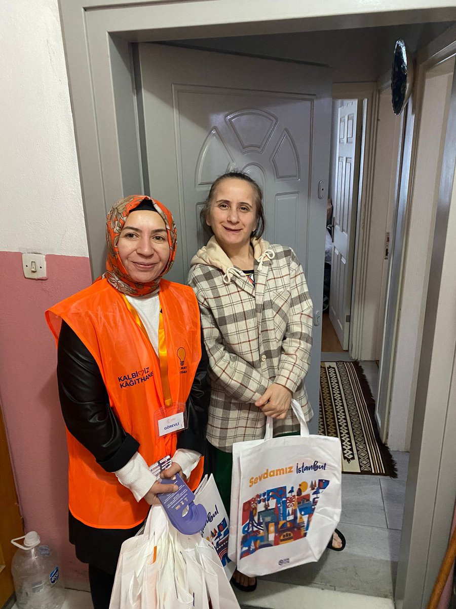 keskinayse55's tweet photo. 📍TELSİZLER MAHALLESİ

#KalbimizKağıthane ve #Yenidenİstanbul diyerek komşularımızı ziyaret ediyor, desteklerini talep ediyoruz. 

1 Nisan’da İstanbul’a güneş doğana kadar durmak yok.

@osmannnurika 
@murat_kurum 
@MevlutOztekin 
@DrSerkanCntrk https://t.co/m6PGjBJKjR