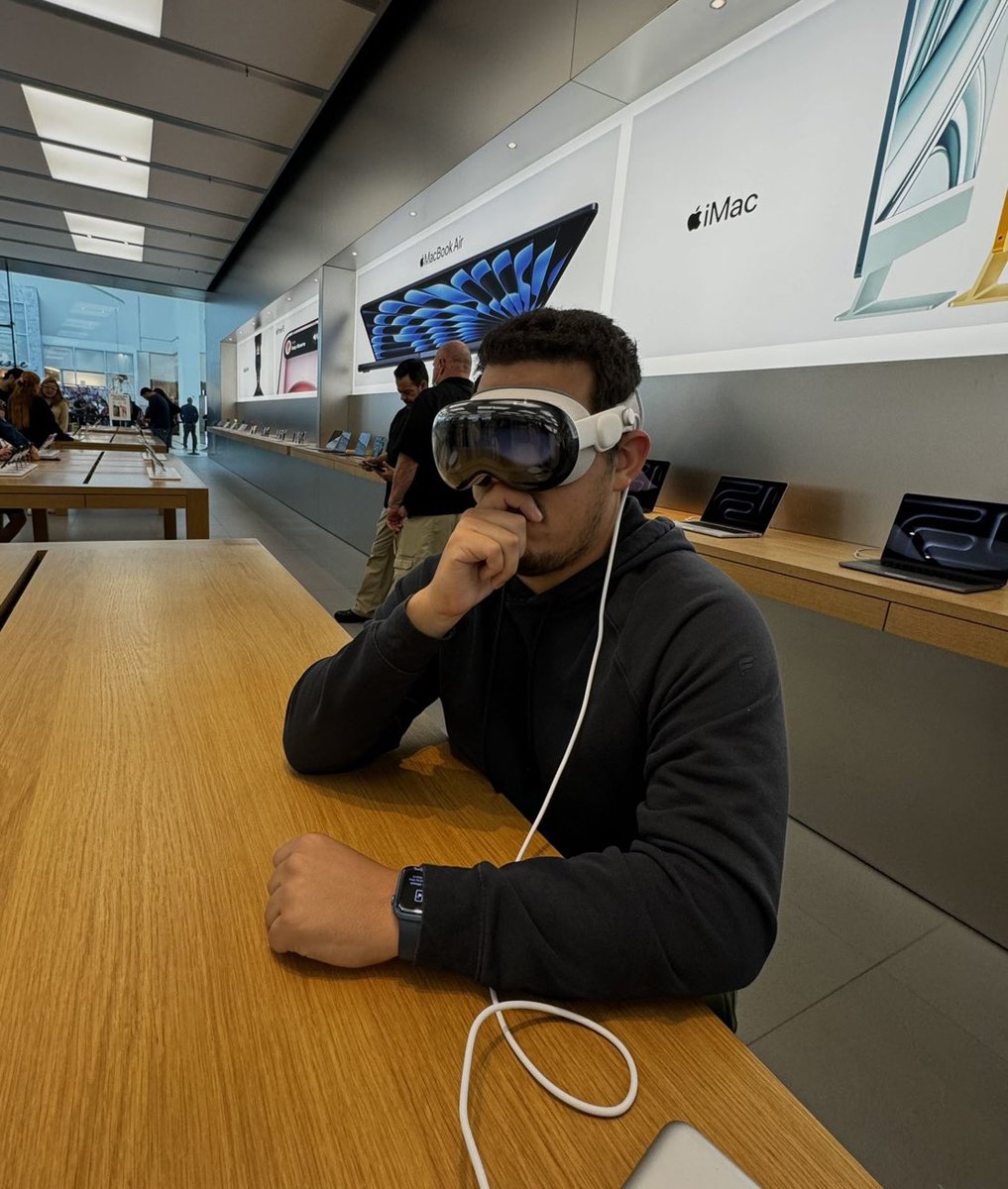 usfFootball tweet media