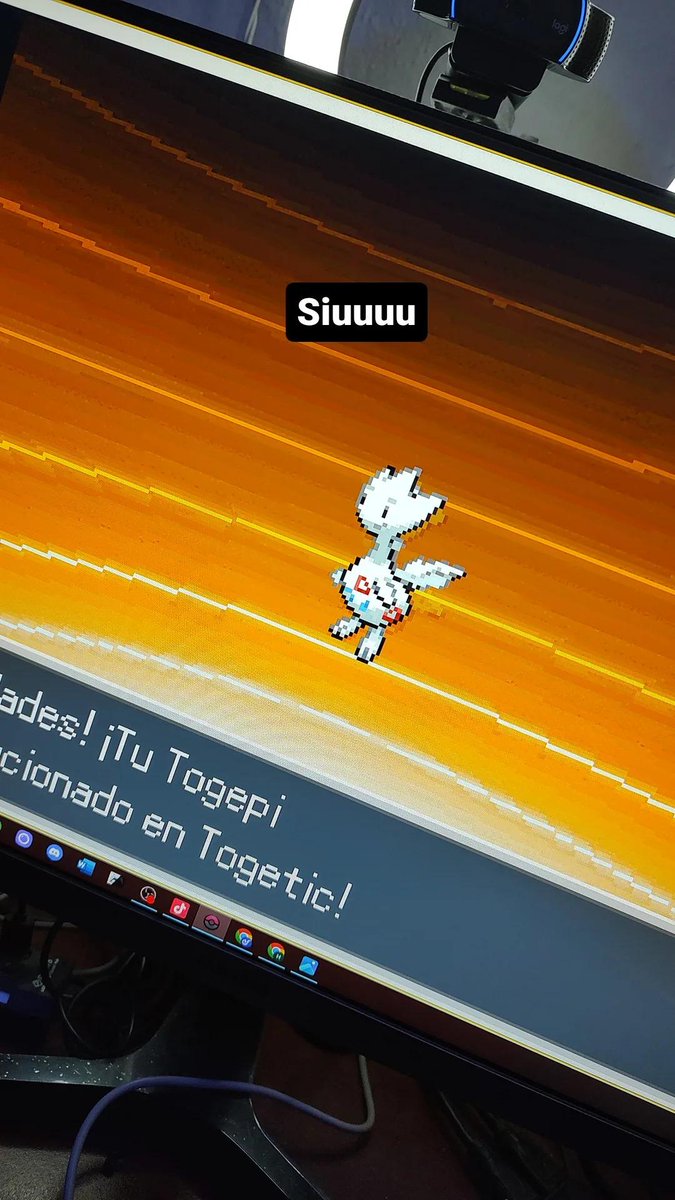 Hernanfp_'s tweet photo. Ayer conseguimos evolucionarlo en Stream. ¿Alguien sabe como evoluciona al siguiente? 
Estamos jugando Pokémon añil 
#Pokemon #PokemonScarletViolet #pokemañil #Nintendo #NintendoSwitch #twitch #PokemonGO #PokemonTCG https://t.co/k3aGShpGDv