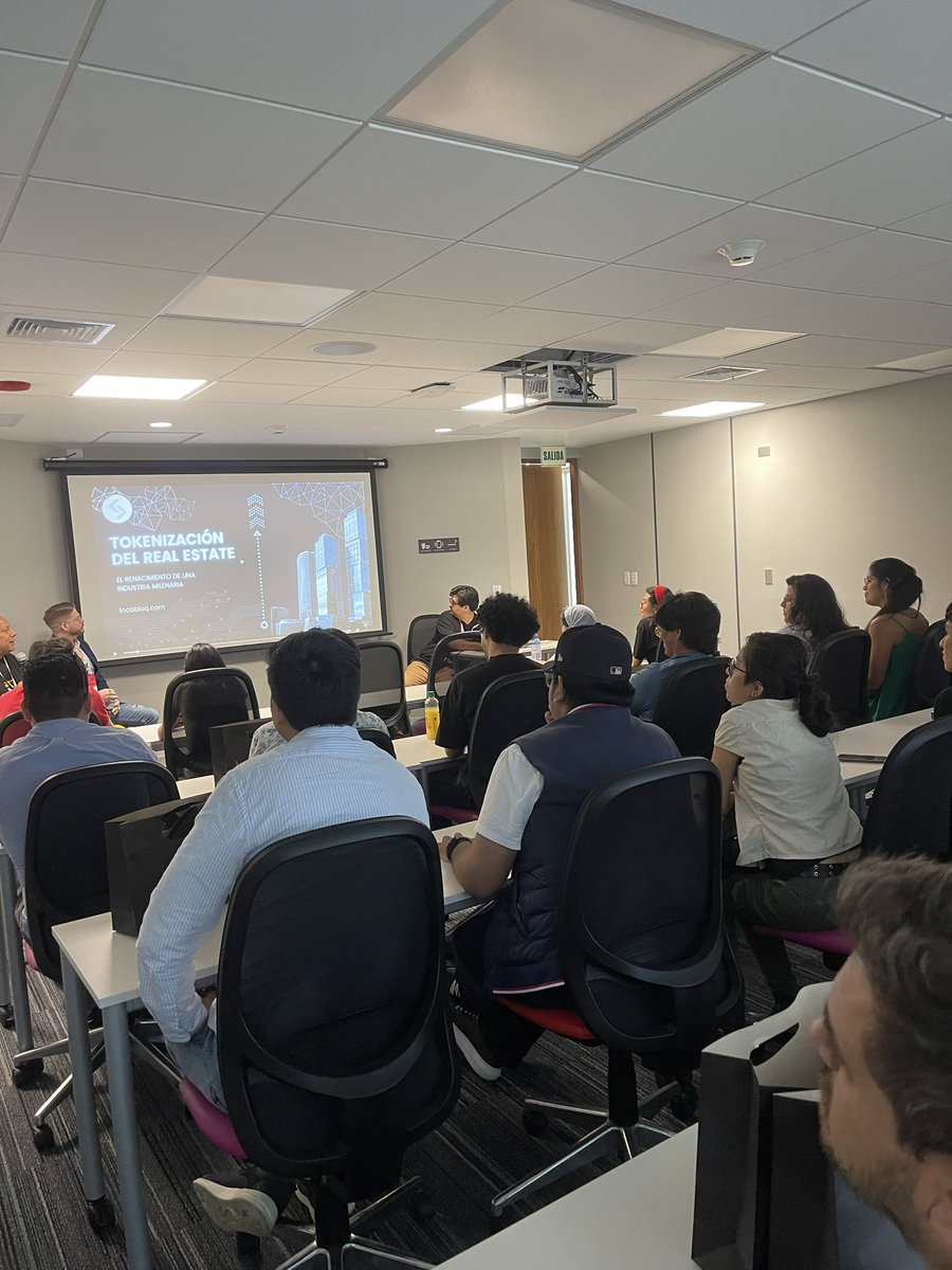 EthereumLima's tweet photo. ⬆️Estamos en el 7mo piso con los workshops para principiantes, intermedios &amp; desarrolladores 🚀 https://t.co/lN1vi59nZp