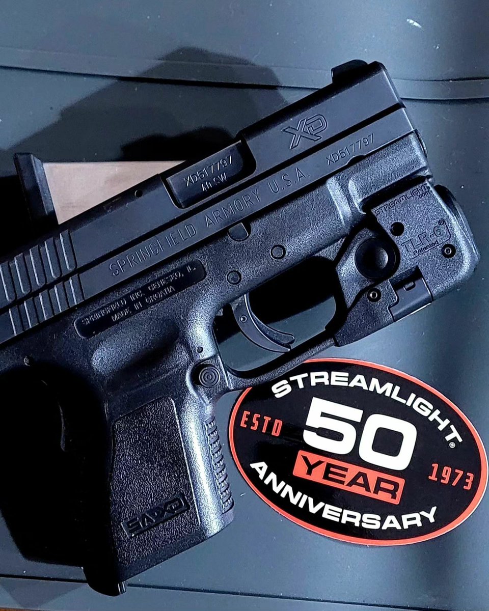 cheaperthandirt's tweet photo. From: @_puckerroo_- Finally made my choice and got the #streamlight #tlr6? Thoughts?
#rangedayfriday #gunsdaily #2a #pewpew #guns #xd40 #builtnotbought #magpul #springfieldarmory #holosun https://t.co/FUi6PcxOR2