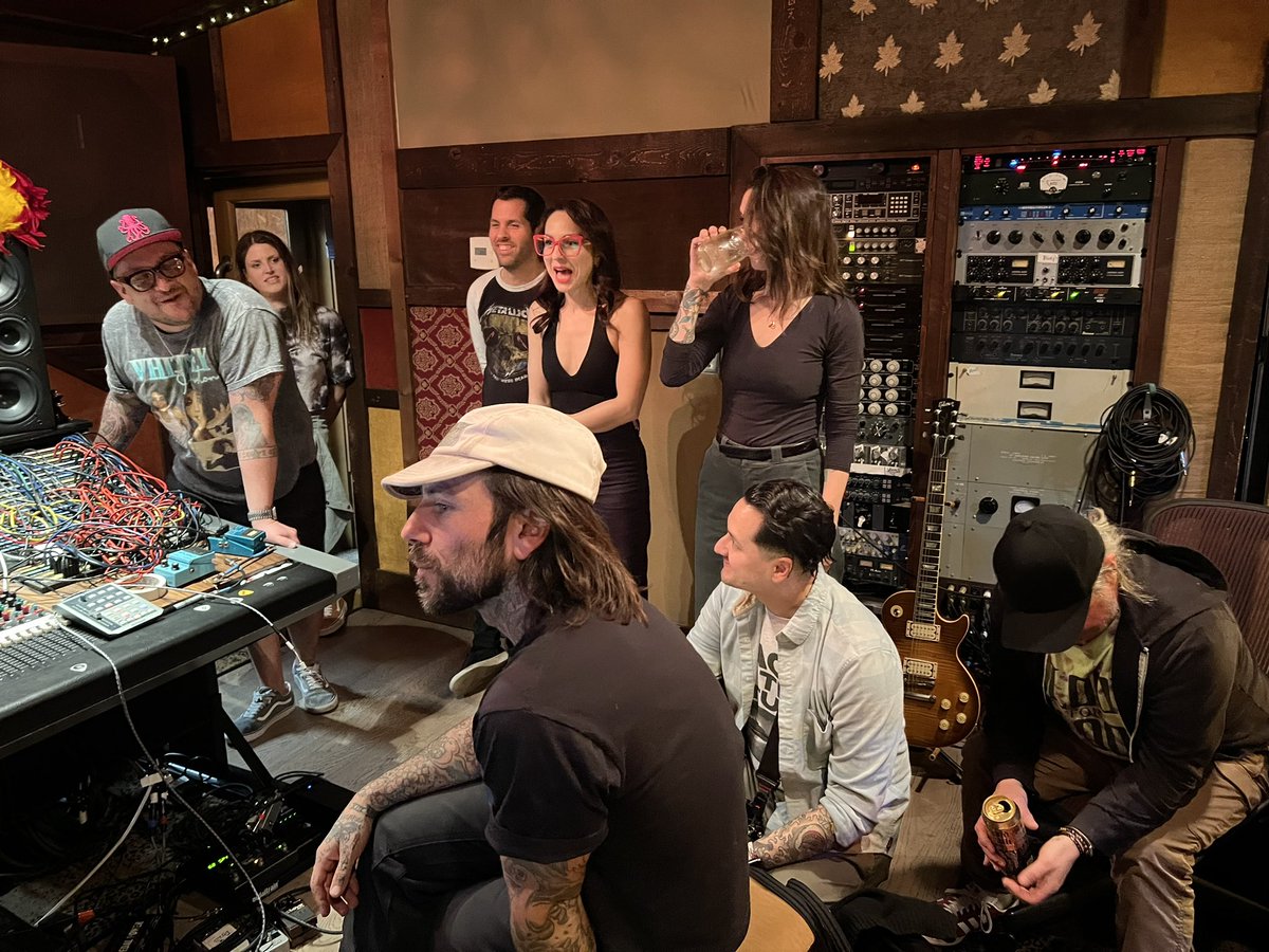 🗣️ Our talented friends - <a href="/kayleighgolds/">Kayleigh Goldsworthy</a>, <a href="/briankeithdiaz/">Brian K. Diaz</a>, and <a href="/Jen__Pop/">Jen Razavi ❤️🖤</a> - joined us in the studio to lay down the gang vocals on “Castaway.”

📷: Dustin Thomas Hardy