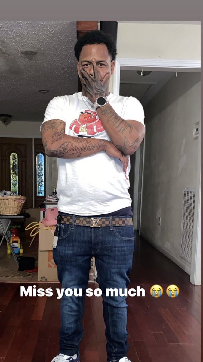 moreeeofzo's tweet photo. happy birthday gangsta, miss you like everyday! this yo world we just living in itπ!
i wish you was here, 4l #lltee7
#fatboynation https://t.co/EaiVCyfNKC