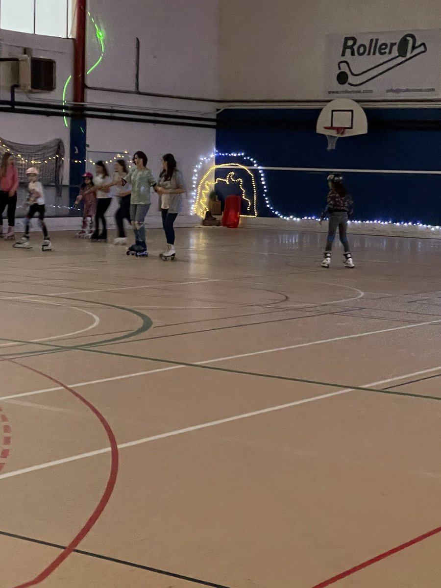 PatJean44's tweet photo. Roller Party au gymnase de l’Ouche Quinet organisé par l’ALSSROLLER @stsebsurloire. Passé avec @MarieOdileCHEV1 et #ThomasBoucher. https://t.co/UcFjftgENc