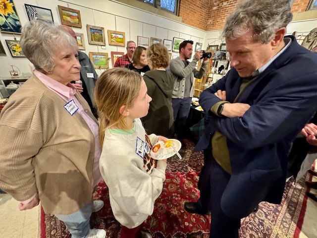 JoeForBetter's tweet image. I'm proud to say I share Sherrod Brown's passion for the dignity of work and working people.

At last night's @SenSherrodBrown fundraiser, not only did I get to meet a true legend in Ohio politics, but so did my 9-year-old daughter and my 80-year-old mom (she's a longtime fan!).