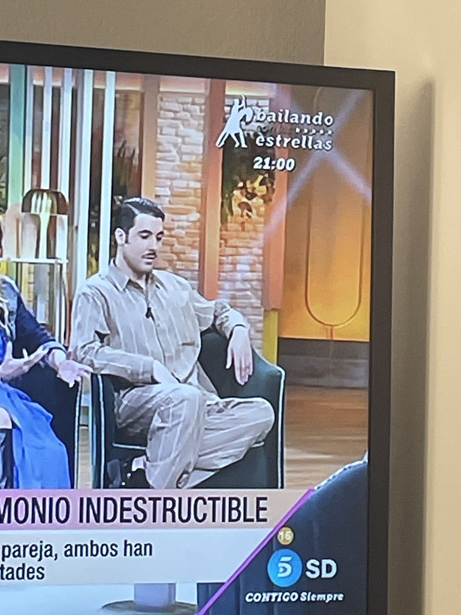 davinialarulo's tweet photo. Donde se compró este muchachito el pijama? No puede ser más hortera porque no puede #fiesta3F https://t.co/lgXh4h6Mpz