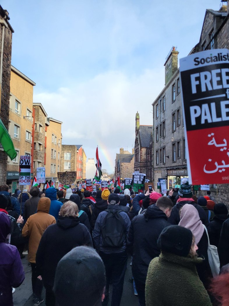 🌈🇵🇸🏴󠁧󠁢󠁳󠁣󠁴󠁿 Edinburgh's Royal Mile today.