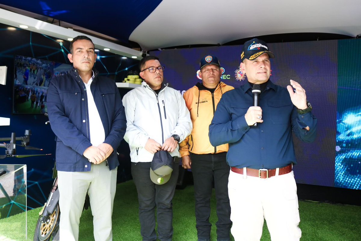 JosueLorcaV's tweet photo. Desde el Poliedro de Caracas, durante la #ExpoGobierno2024 en conjunto con el Ministro de Interior, Justicia y Paz el Alte/J @CeballosIchaso1 , al Director de Protección Civil el M/G Perez Ampueda, el Jefe de Gobierno de Caracas @Nahumfernandezm. @NicolasMaduro @delcyrodriguezv https://t.co/FbWNjhBDc1
