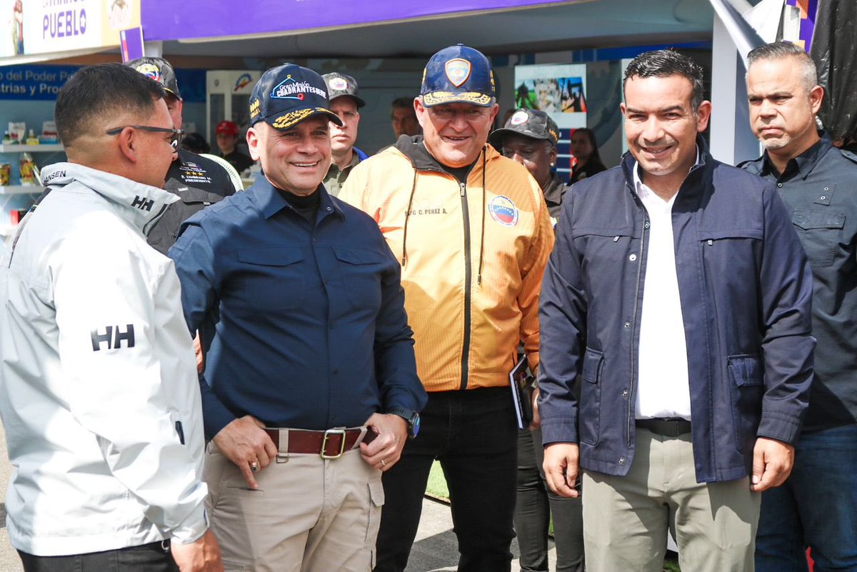 JosueLorcaV's tweet photo. Al Pdte. del @INAMEH el Coronel Reídy Zambrano, realizamos la instalación del Comando Nacional Unificado Contra Incendios Forestales que se activa con todos los Organismos de Seguridad Ciudadana y todo el Sistema Nacional de Gestión de riesgo. https://t.co/8jXs0mkqmi