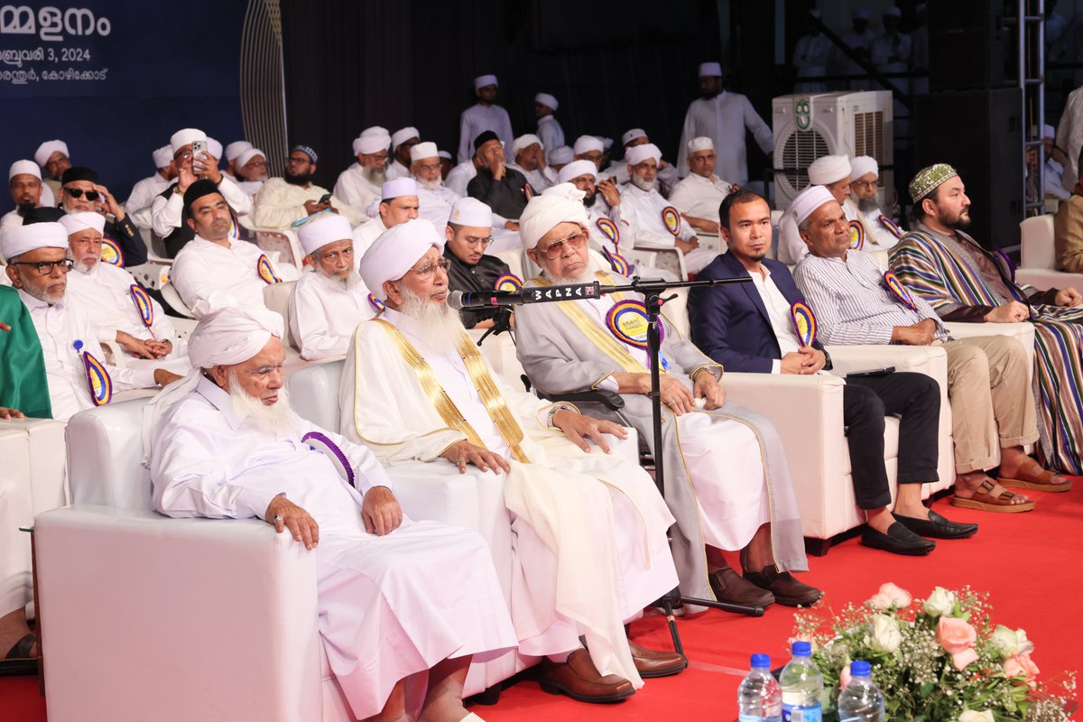 shkaboobacker's tweet photo. Delighted to give the Convocation speech at the Markaz Khatmul Bukhari, convocation conference, attended by distinguished Scholars and Sadats from different nations, alongside 478 graduating Saquafi scholars and thousands of Markaz well-wishers and public gathered. https://t.co/j97E7xNM4S