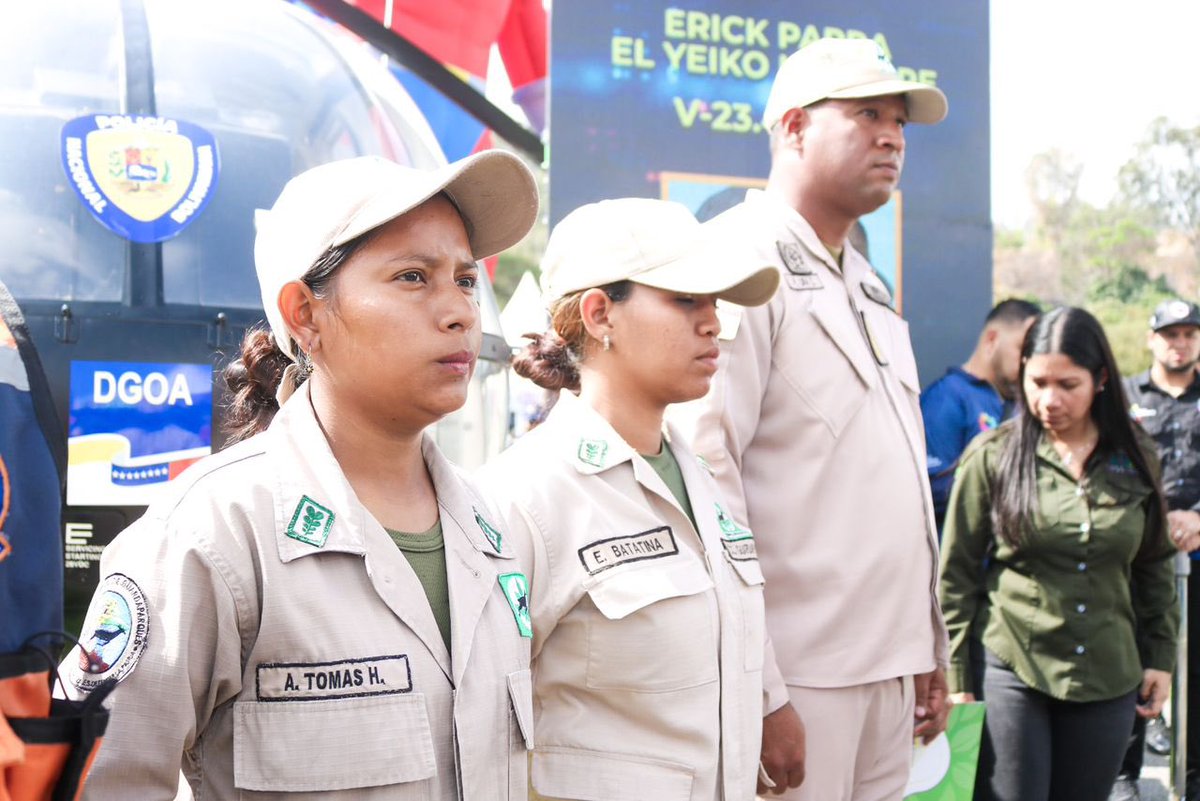 JosueLorcaV's tweet photo. Este comando integrado por 18.850 hombres y mujeres mas 7704 Guardaparques pertenecientes al Sistema Nacional de Parques, se activa en los 24 Edo. del país y es dirigido por el Sistema Nacional de Gestión de riesgo junto a nuestro Ministerio de Ecosocialismo. https://t.co/TZId6ZKTJI