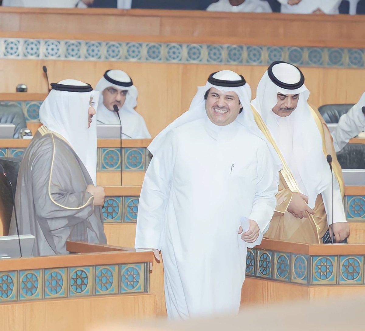 ssjalgesum's tweet photo. واذا جا مجلس الامة ماهو كرسي ولا ديكور 
يجيه وينفض دروب الرجال ويسهج الحلة https://t.co/3CkqUBtj6p