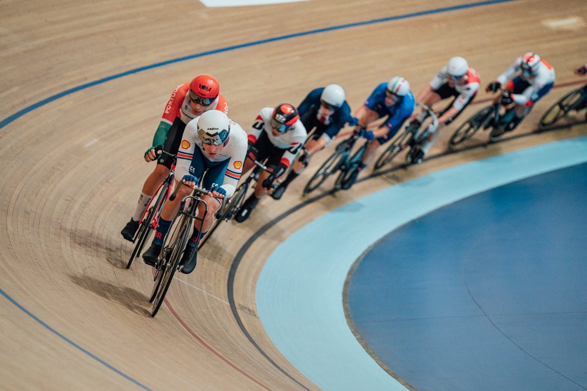 BritishCycling's tweet photo. Madison magic Down Under 💫

Great Britain added another gold to their medal tally on the second day of competition at the UCI Track Nations Cup round in Adelaide.

Elinor Barker and Katie Archibald claimed gold in an expertly ridden women’s Madison. The British pairing dominated the race with their impeccably timed changeovers helping them to take maximum points in five of the 12 sprints. Neah Evans and Sophie Lewis put in an equally impressive ride in the green Team Inspired skinsuits, but were edged off the podium in the final sprint and had to settle for fourth.

Jack Carlin progressed through the keirin rounds nicely as he looked to add to his team sprint bronze from yesterday, but was unable to hold on to a podium place and finished fourth. Joe Truman and Hamish Turnbull were both edged out in their respective heats, but will be back for the individual sprint tomorrow.

Ollie Wood and Will Tidball got some important racing in the legs in the men’s omnium. After middle-order finishes in the scratch, tempo and elimination races for both, Will moved himself up to seventh overall in the points race with two late sprint wins and a lap gain. Ollie unfortunately crashed late on and finished 11th overall.

Following their team sprint victory yesterday, Emma Finucane, Sophie Capewell, Katy Marchant and Lauren Bell all qualified for the individual sprint convincingly, but were unable to advance past the quarter finals. They go again in the keirin tomorrow!

Medal tally // 🥇 3 | 🥈 1 | 🥉 2 

#TissotNationsCup | @UCI_Track