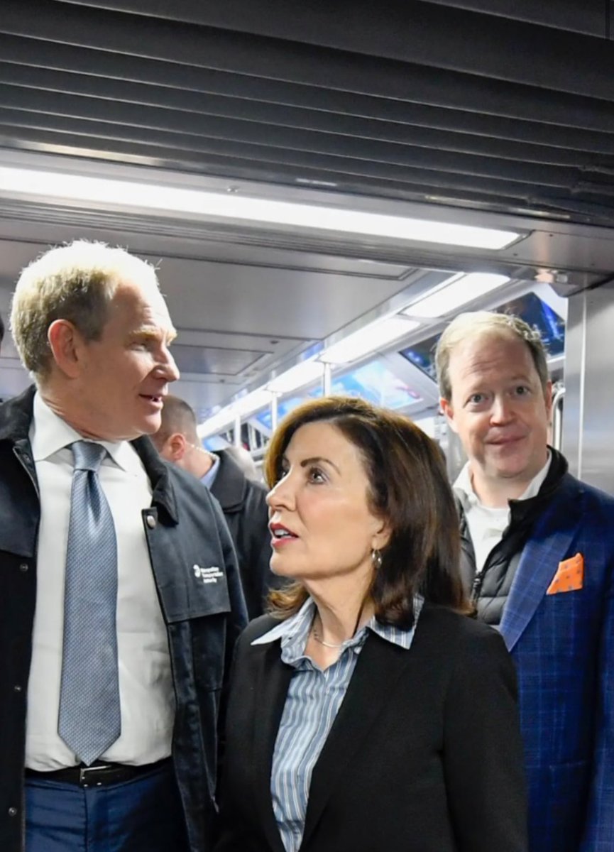 progressiveact's tweet photo. Everything that’s wrong with the MTA is in this picture. https://t.co/QV6IlyPx5o