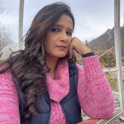 Sumairafarooqui's tweet photo. #NewProfilePic https://t.co/ejGAuTwTKb