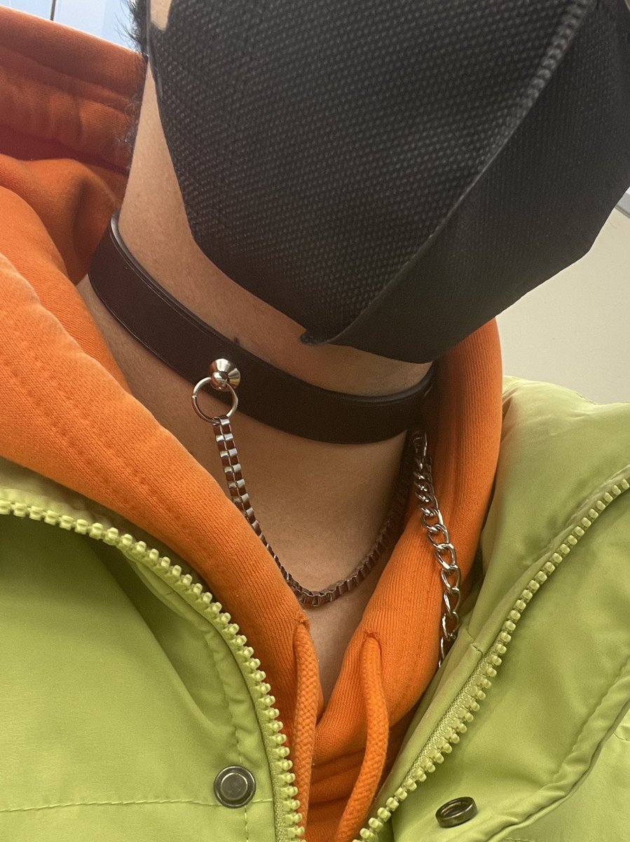 moce2001's tweet photo. choker配橙色衣服
看上去有点好看诶
有人想牵吗 https://t.co/5GLYfD8nPH