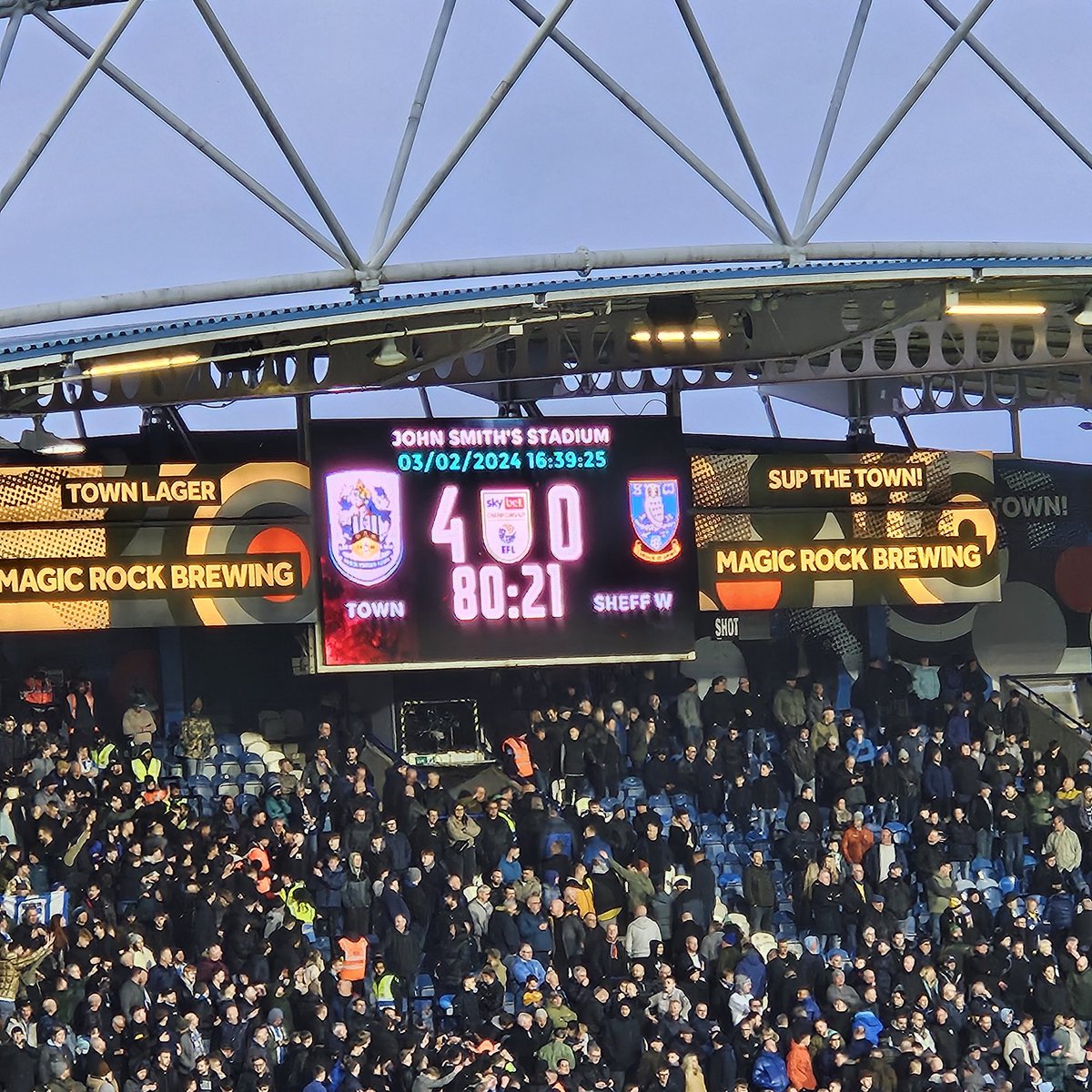 Some half time team talk that was, 1st half was underwhelming. Always good to watch a win and 4 goals! Some positive signs and still somethings to improve on #utt #htafc #HUDSHW #Championship 💙